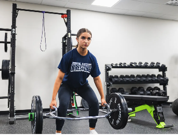 High school wrestler performing a trap bar deadlift at Thomas Fitness & Performance